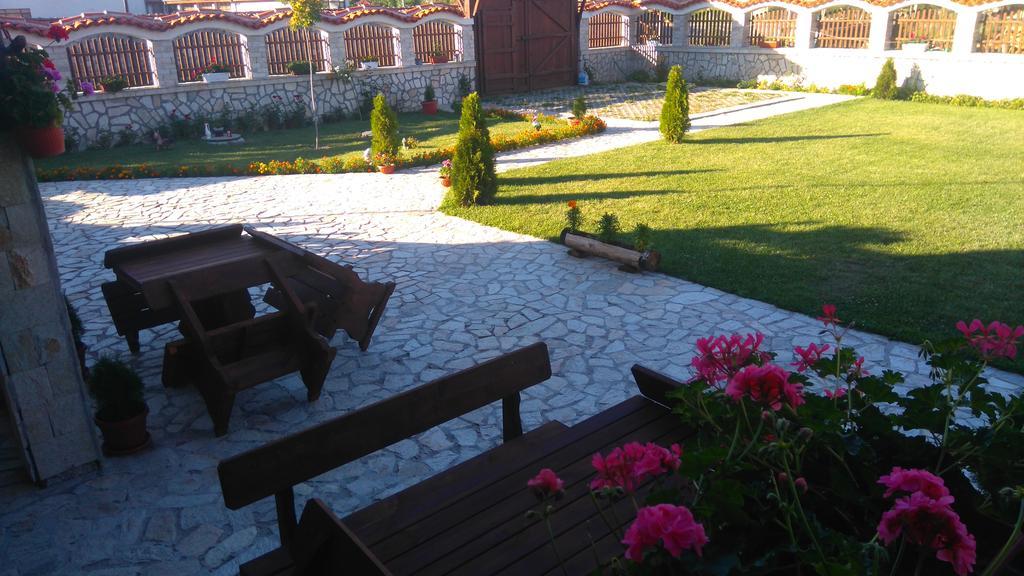Guest House H Dzhogolanov Kopriwschtiza Exterior foto