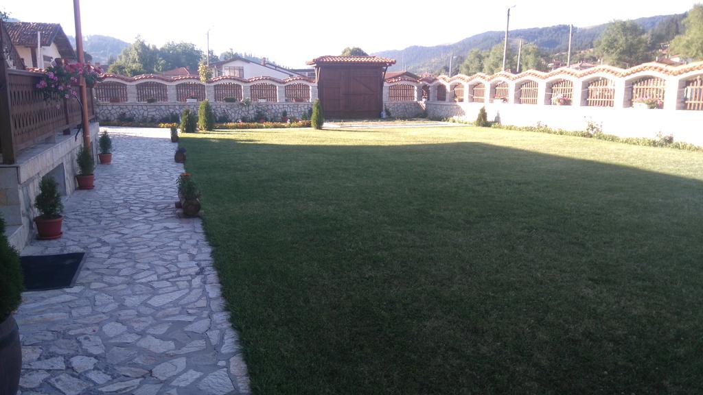 Guest House H Dzhogolanov Kopriwschtiza Exterior foto