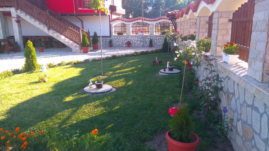 Guest House H Dzhogolanov Kopriwschtiza Exterior foto