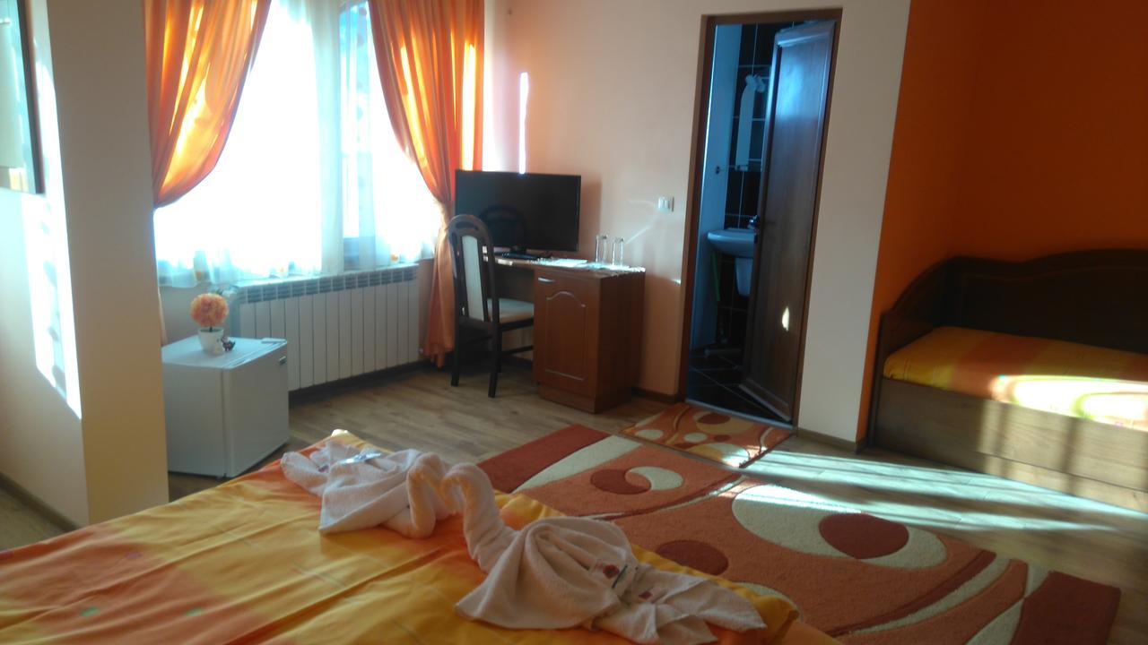 Guest House H Dzhogolanov Kopriwschtiza Exterior foto