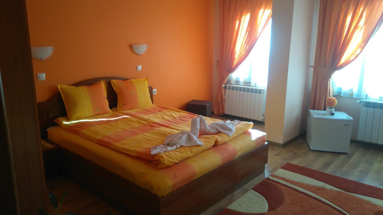 Guest House H Dzhogolanov Kopriwschtiza Exterior foto